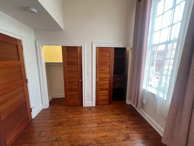 Building Photo - 125 Washington St