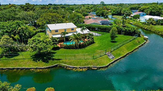 Building Photo - 11401 SW 72nd Plz