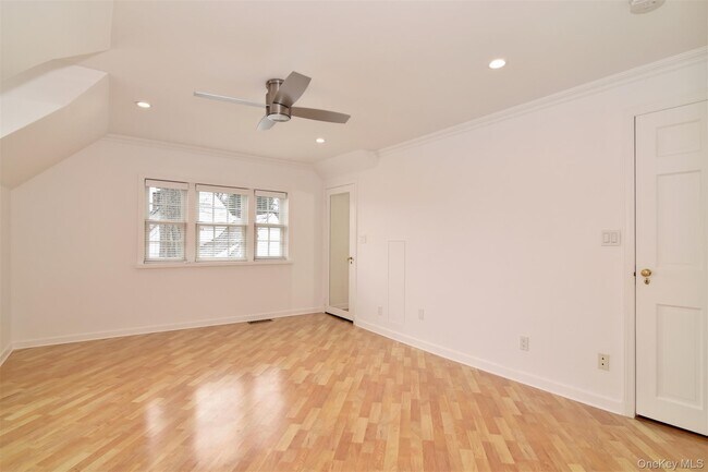 Building Photo - 68 Wildway