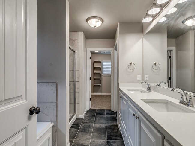 Building Photo - 4505 Black Mesa Ln