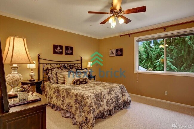 Building Photo - Rare opportunity!! Spacious 3 Bedroom Sammamish Home with 2 bonus rooms, RV Parking & Huge Backyard!