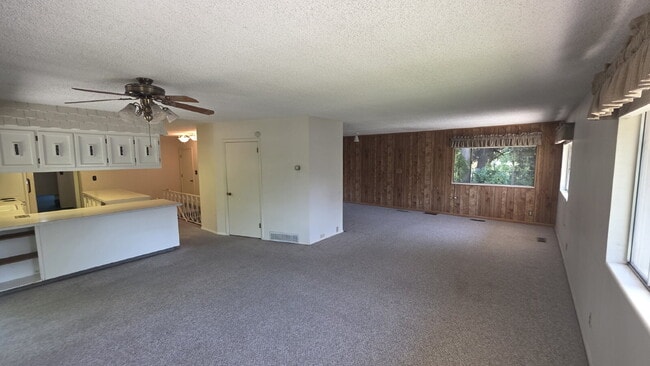 Building Photo - 3565 Eccles Ave