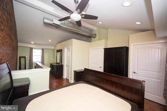 Building Photo - 703 Annin St