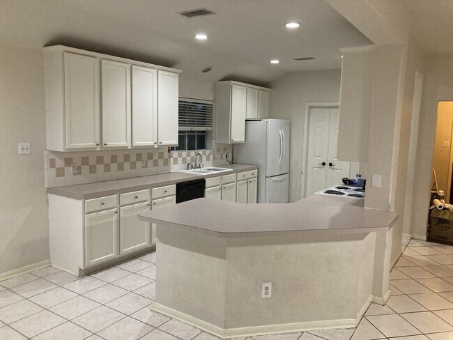 Building Photo - 8634 Westcove Cir