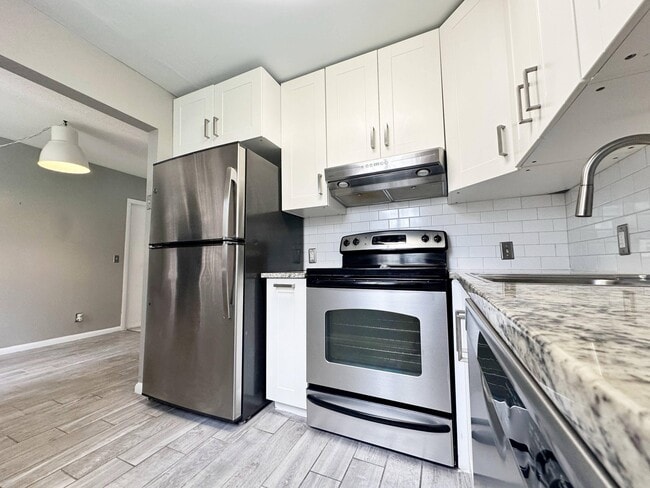 Building Photo - 144 Mansfield D