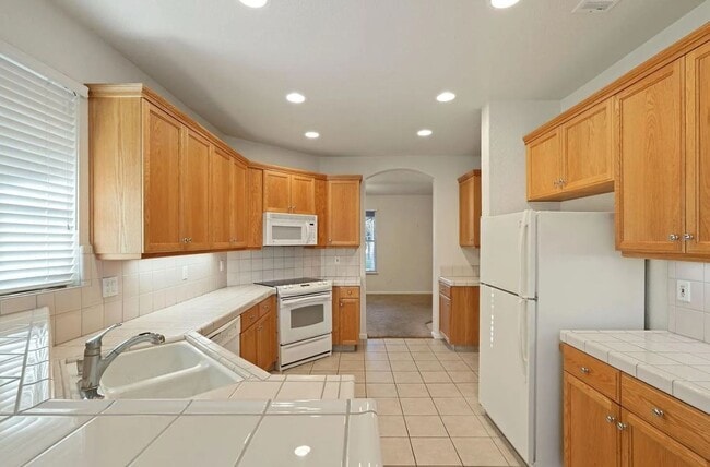 Building Photo - 1911 Lexington Dr