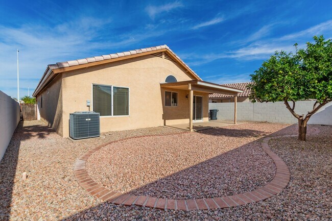 Building Photo - Beautiful Single-Level Home in Prime Locat...