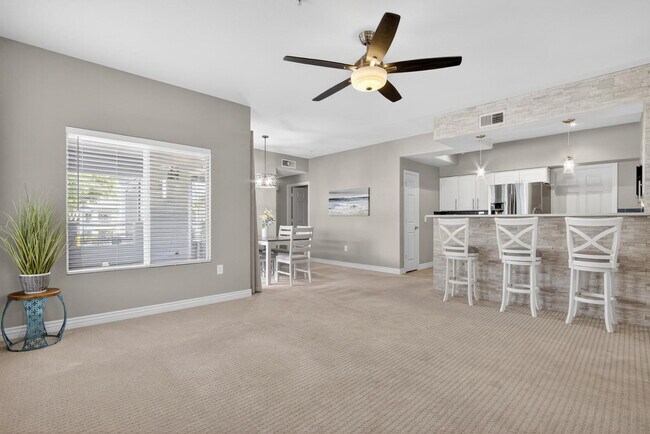 Building Photo - 7401 W Arrowhead Clubhouse Dr