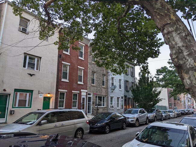 Building Photo - 615 E Thompson St