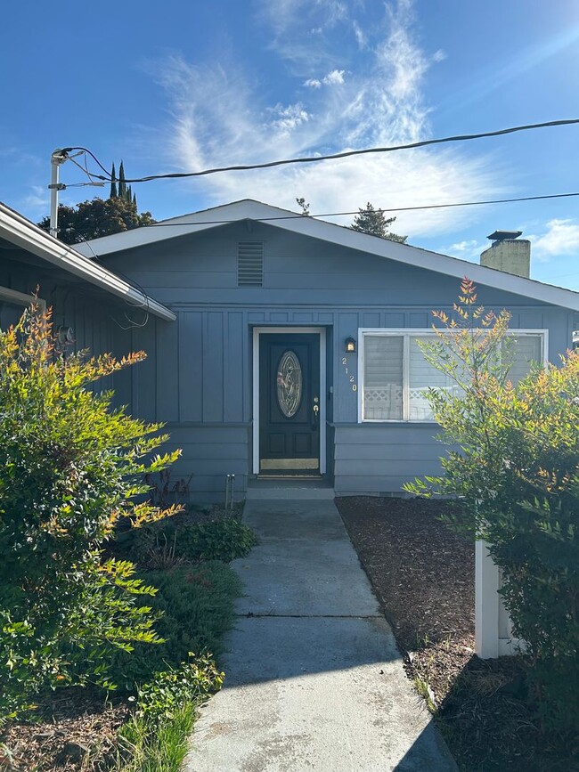 Building Photo - 2 Bedroom 2 Bath House