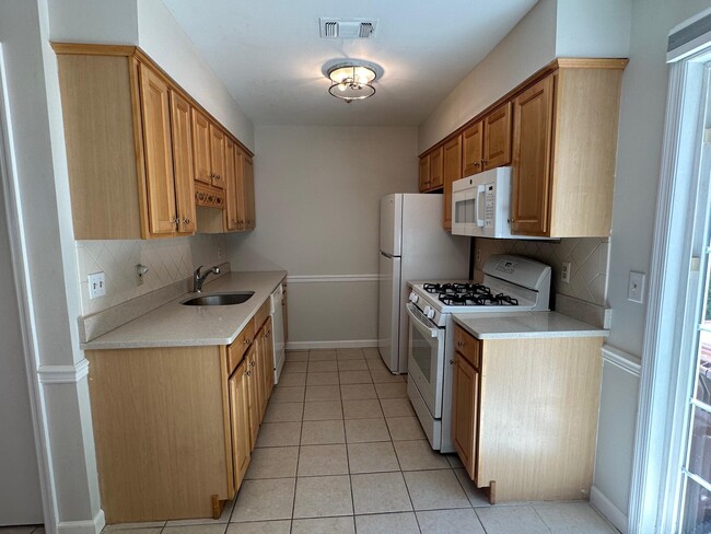 Building Photo - 7 Candlestick Ct