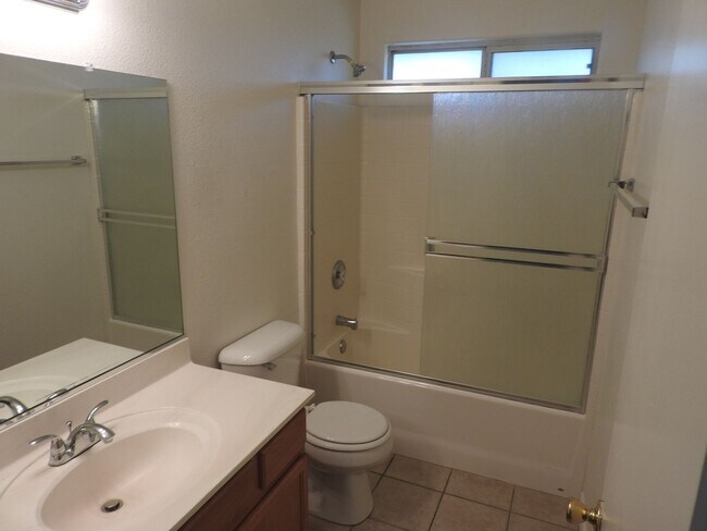 Building Photo - K-1022