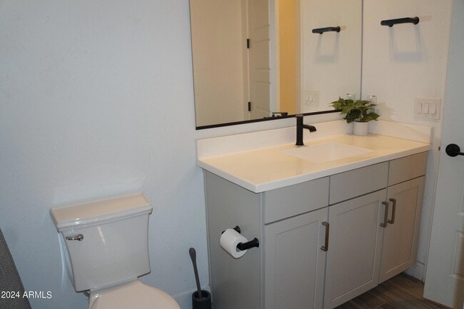 Building Photo - 10864 W Marshall Ave