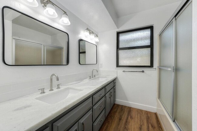 Building Photo - 23986 Oakmont Way