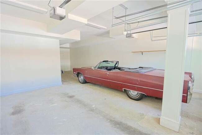 Building Photo - 1296 Lenox Park Blvd NE