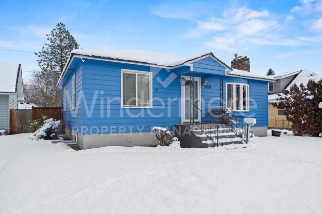 Building Photo - *MOVE IN SPECIAL * 1ST FULL MONTH FREE* Great 3-Bedroom Home IN The Garland District