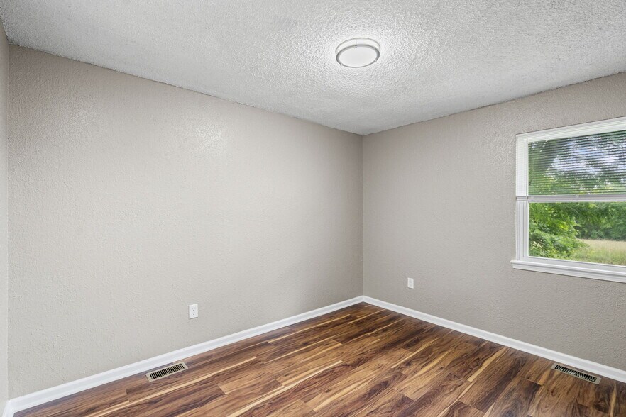 Building Photo - 2826 S 55th St