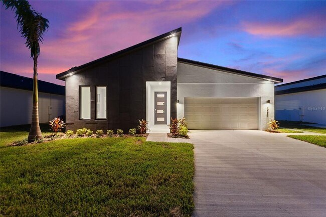 Building Photo - 326 Royal Palm Wy