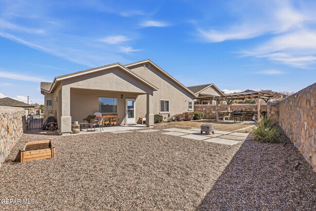 Building Photo - 7564 Wolf Creek Dr