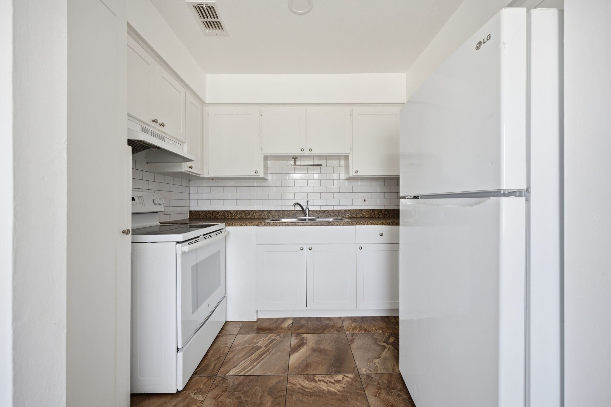 Building Photo - 5606 S Manhattan Ave
