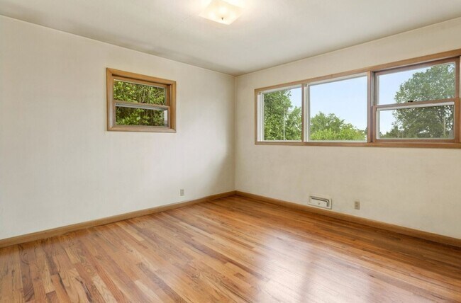 Building Photo - OREGON MID CENTURY DREAM