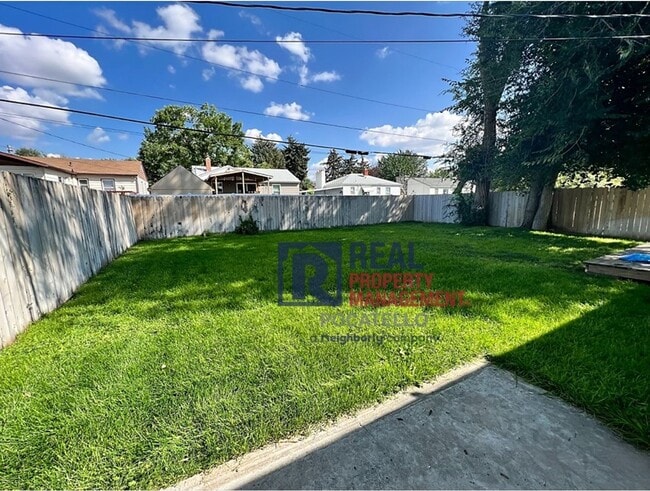 Building Photo - 3 Bedroom 1 bath - 1 car garage - "Pet Negotiable"