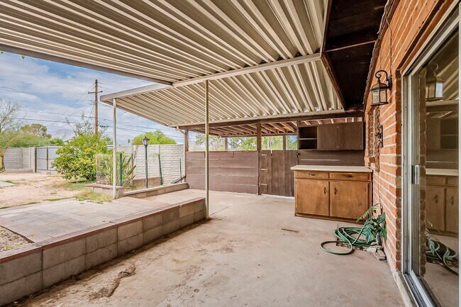 Building Photo - 1437 E Lester St