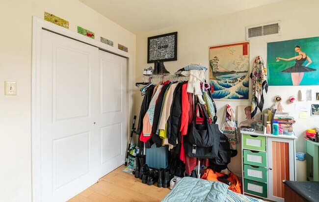 Building Photo - Two Bedroom Point Breeze Townhouse