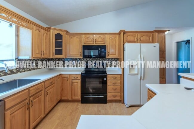 Building Photo - 295 Sky Dr