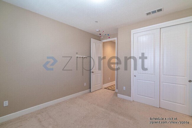 Building Photo - 707 Razorbill St