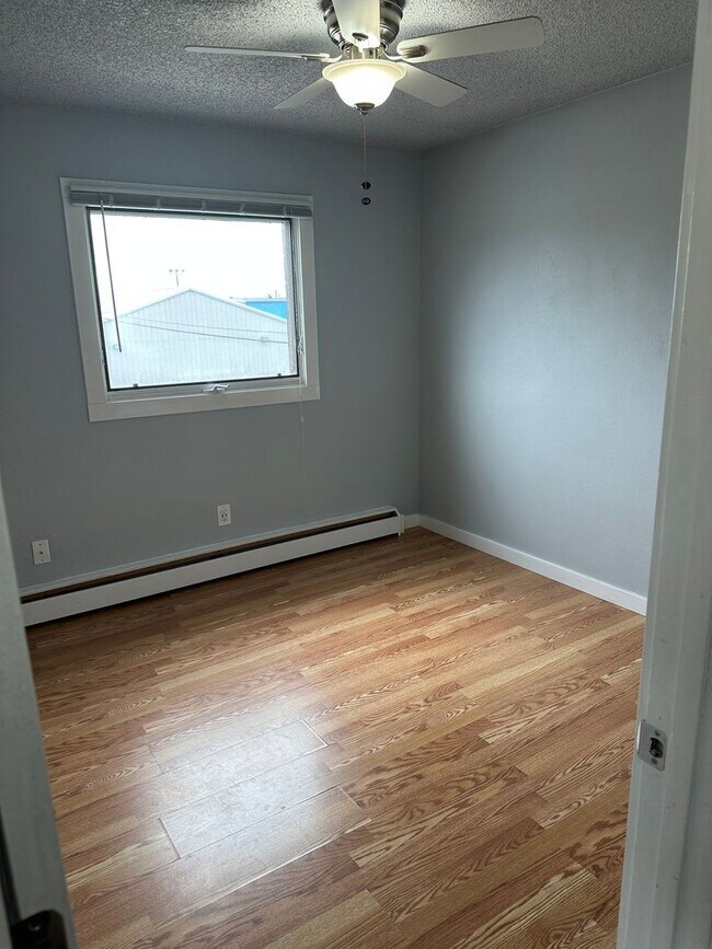 Building Photo - Heat Included! Heated Storage, 2 Bedroom/1...