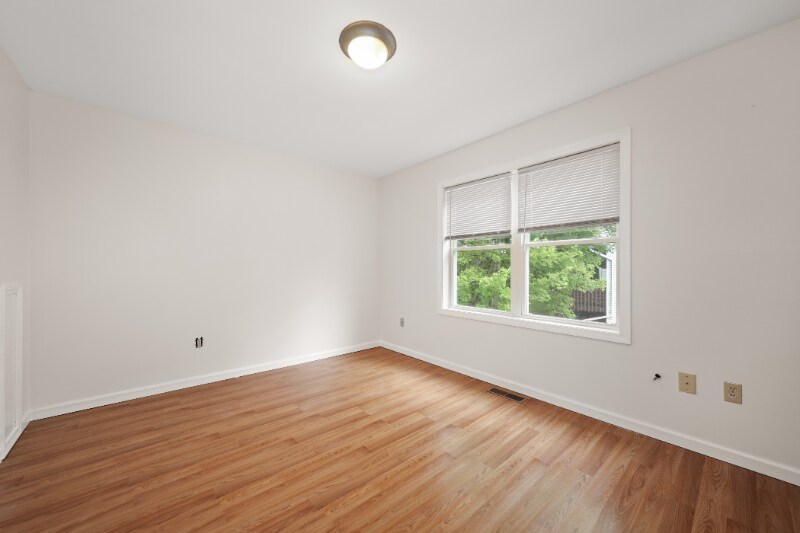 Building Photo - 146 Macarthur Dr