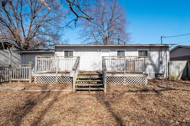 Building Photo - 1324 Columbus Dr