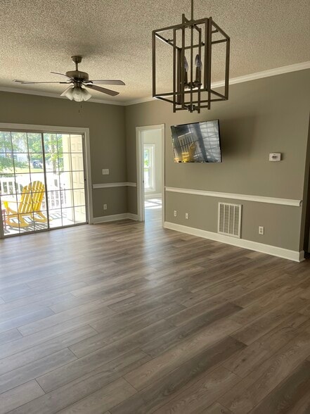 Livingroom - 674 Riverwalk Dr