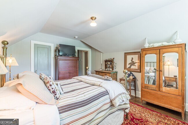 Building Photo - 1878 Cambridge Ave