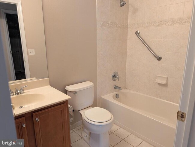 Building Photo - 302 Gosling Way