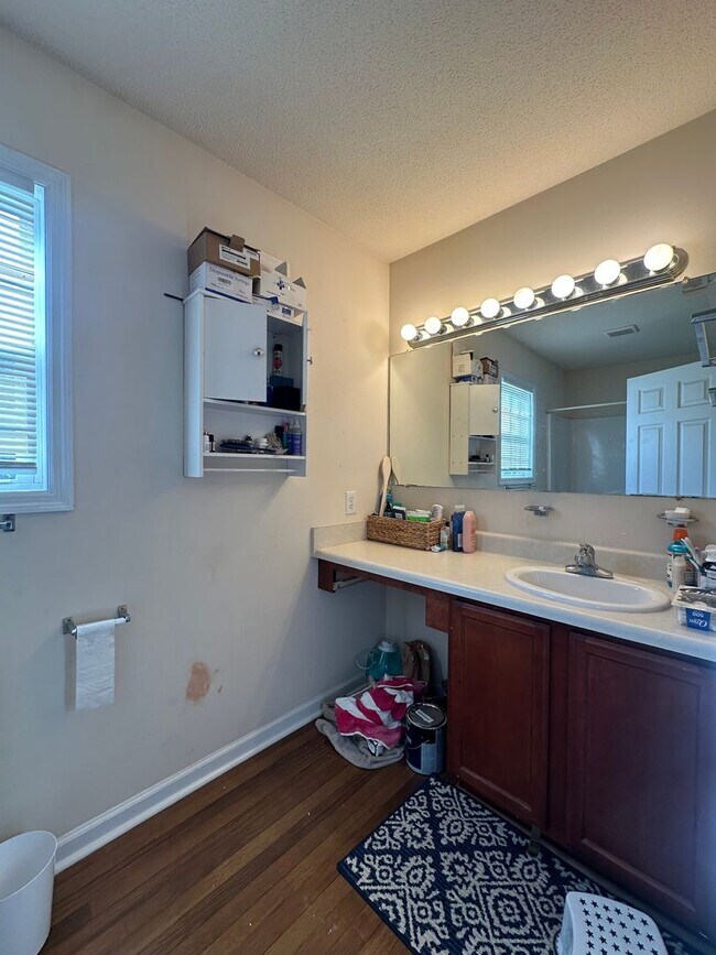 Building Photo - 101 Spain Dr