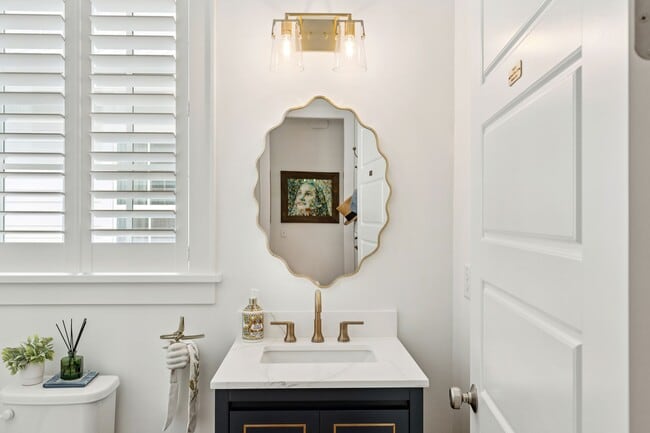 Building Photo - 9013 Stern Aly