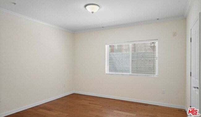 Building Photo - 10616 Kinnard Ave