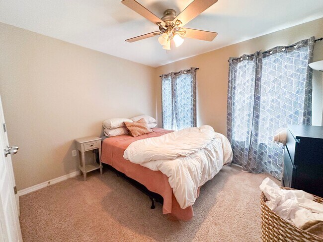 Building Photo - Spacious 4-Bedroom Home with Office Space ...