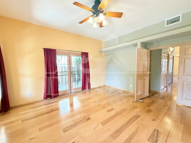 Building Photo - 1221 E Cholla St