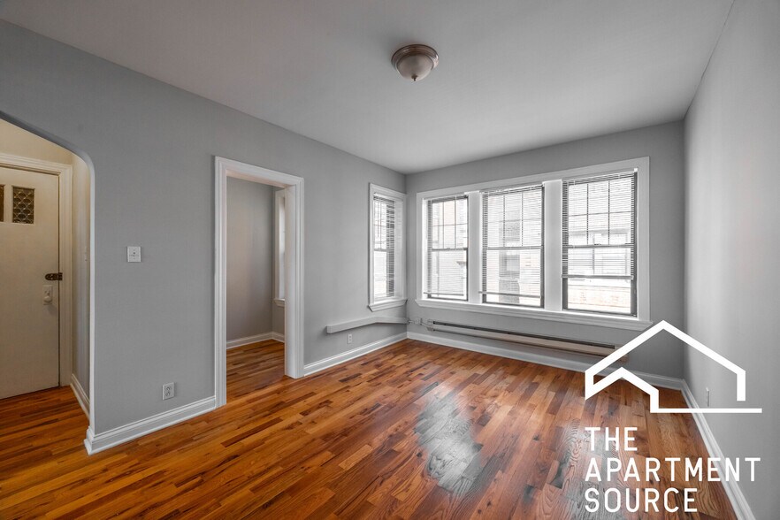 Building Photo - 4418 N Wolcott Ave