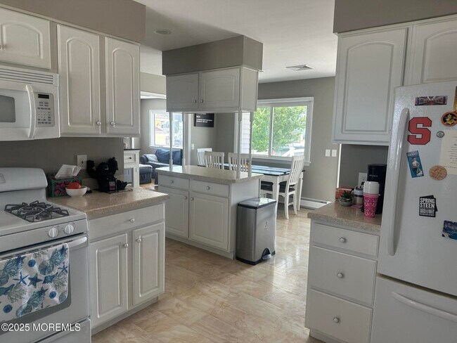 Building Photo - 46 Longpoint Dr