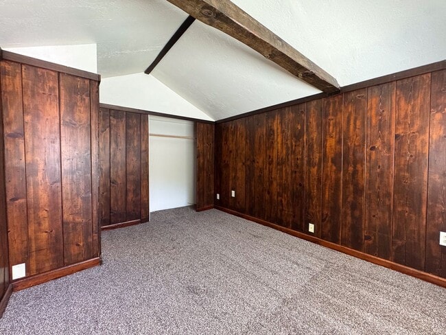Building Photo - 3 Bedroom, 1 Bathroom S. Eugene Home