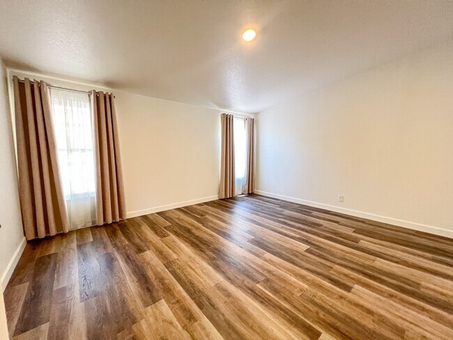Building Photo - HOUSE - CORNVILLE - OAK CREEK VALLEY