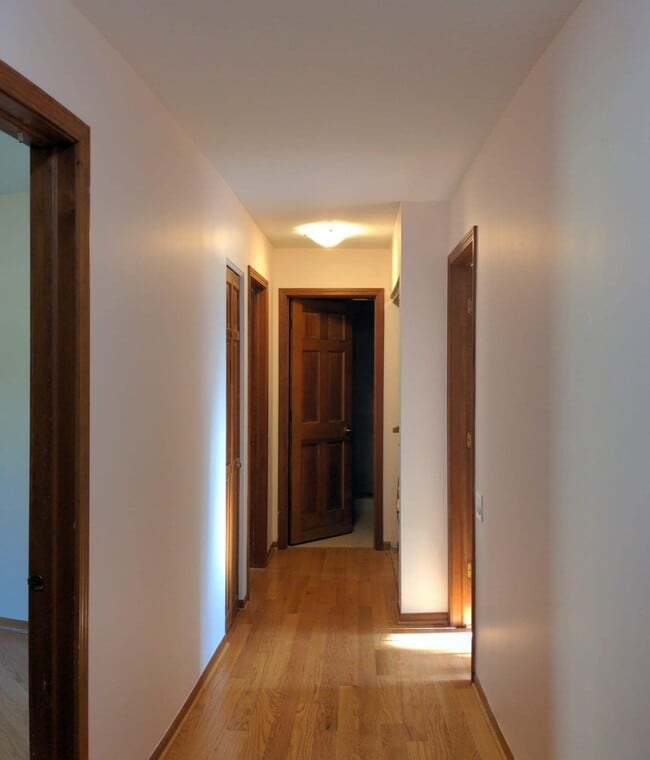 Building Photo - 604 Marseilles Cir