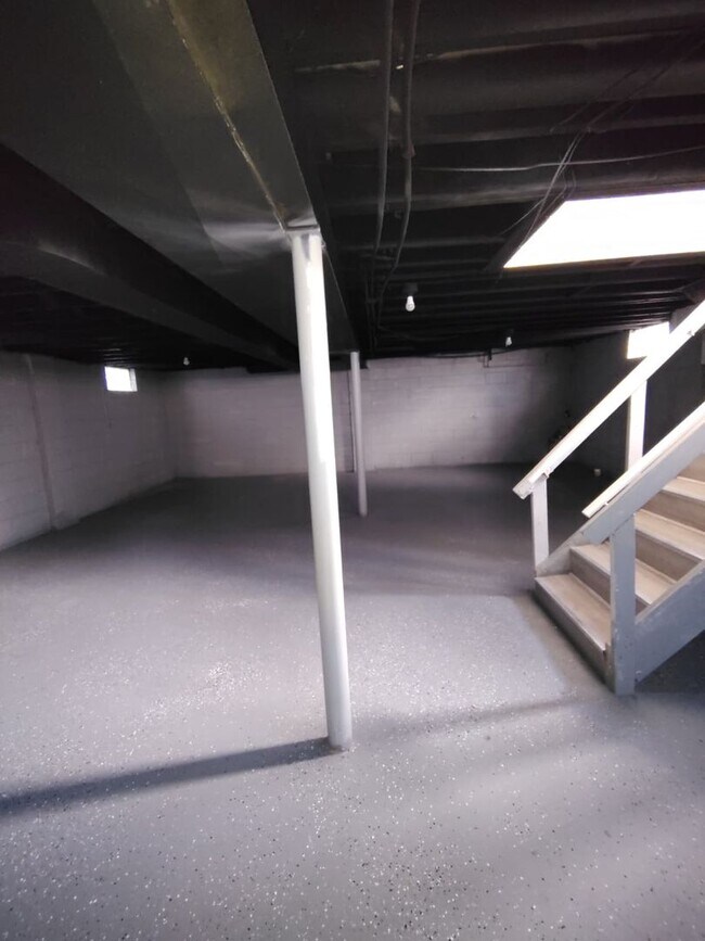 Building Photo - Cute 3 Bedroom Ready for you