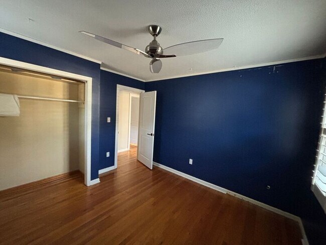 Building Photo - 5327 Chantilly Ln