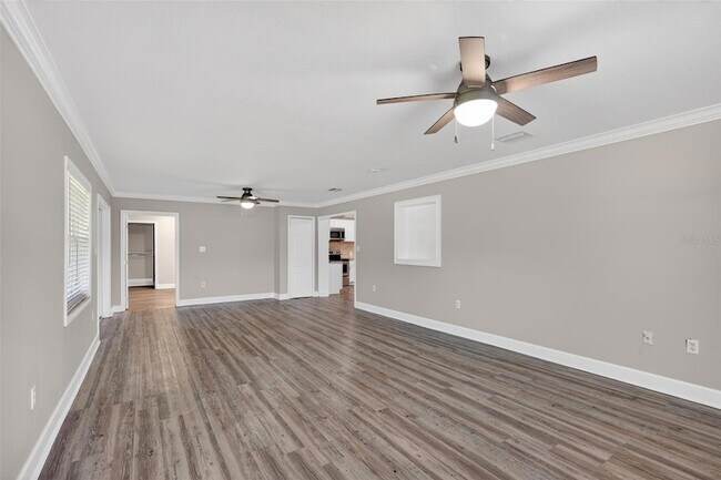 Building Photo - 1330 S Shore Dr