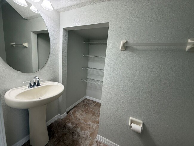 Building Photo - 10769 Savannah Landing Cir